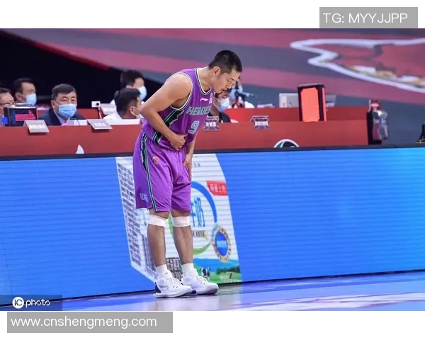 张庆鹏：从篮球场上的拼搏者到商业领域的成功转型者的传奇故事